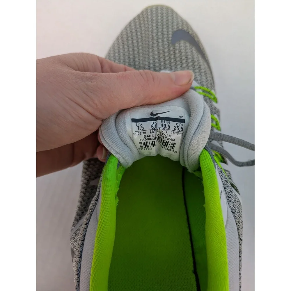 Nike Quest Women 7.5 Green White Volt‎ Gray Running Shoes AA7412-008 Sneakers